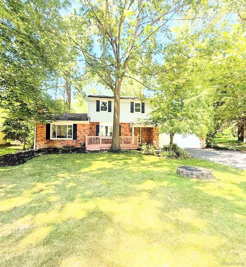 1369 Flamingo Wixom City MI 48393