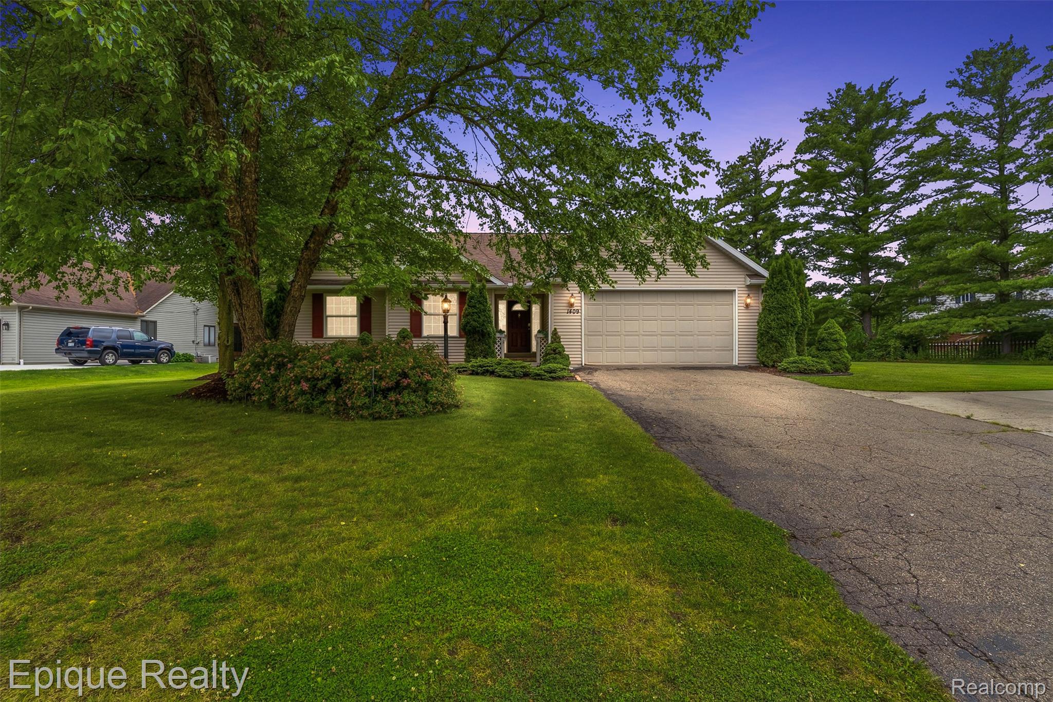 1409 Meadow Green Lane