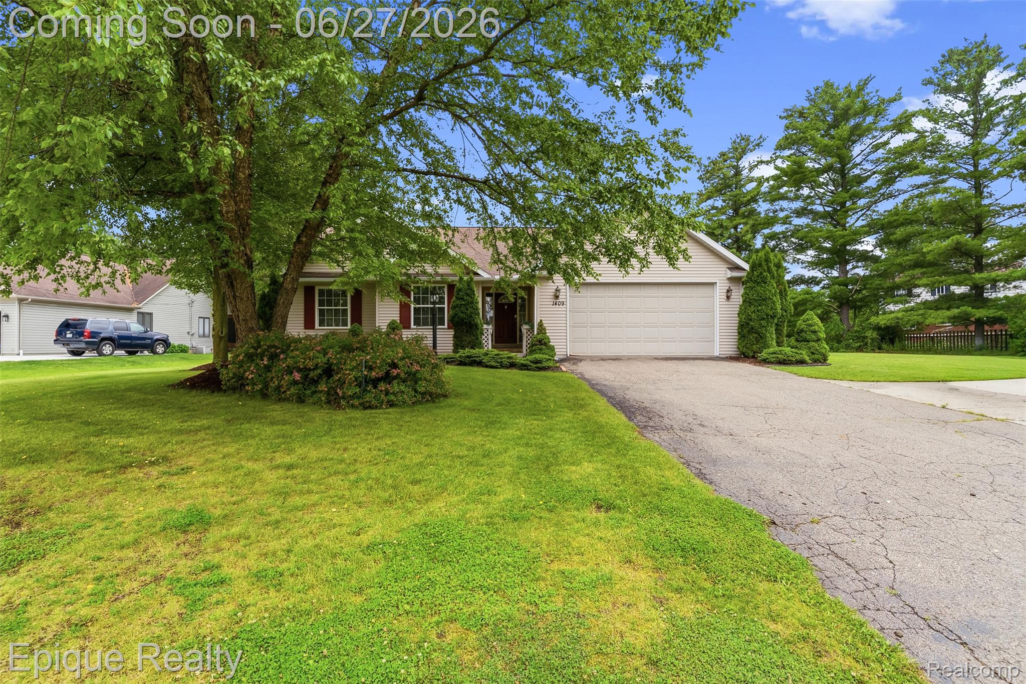 1409 Meadow Green Lane