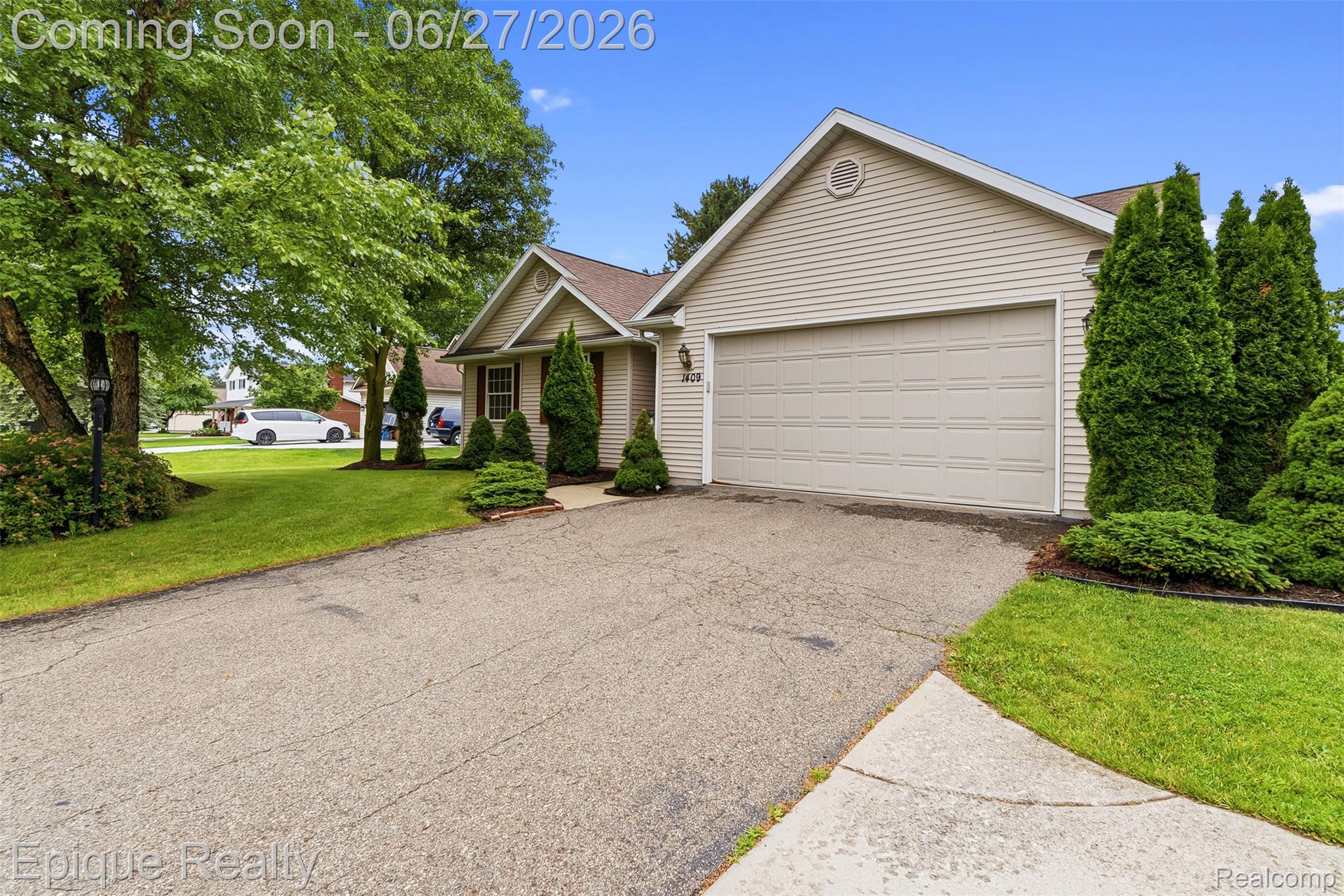 1409 Meadow Green Lane