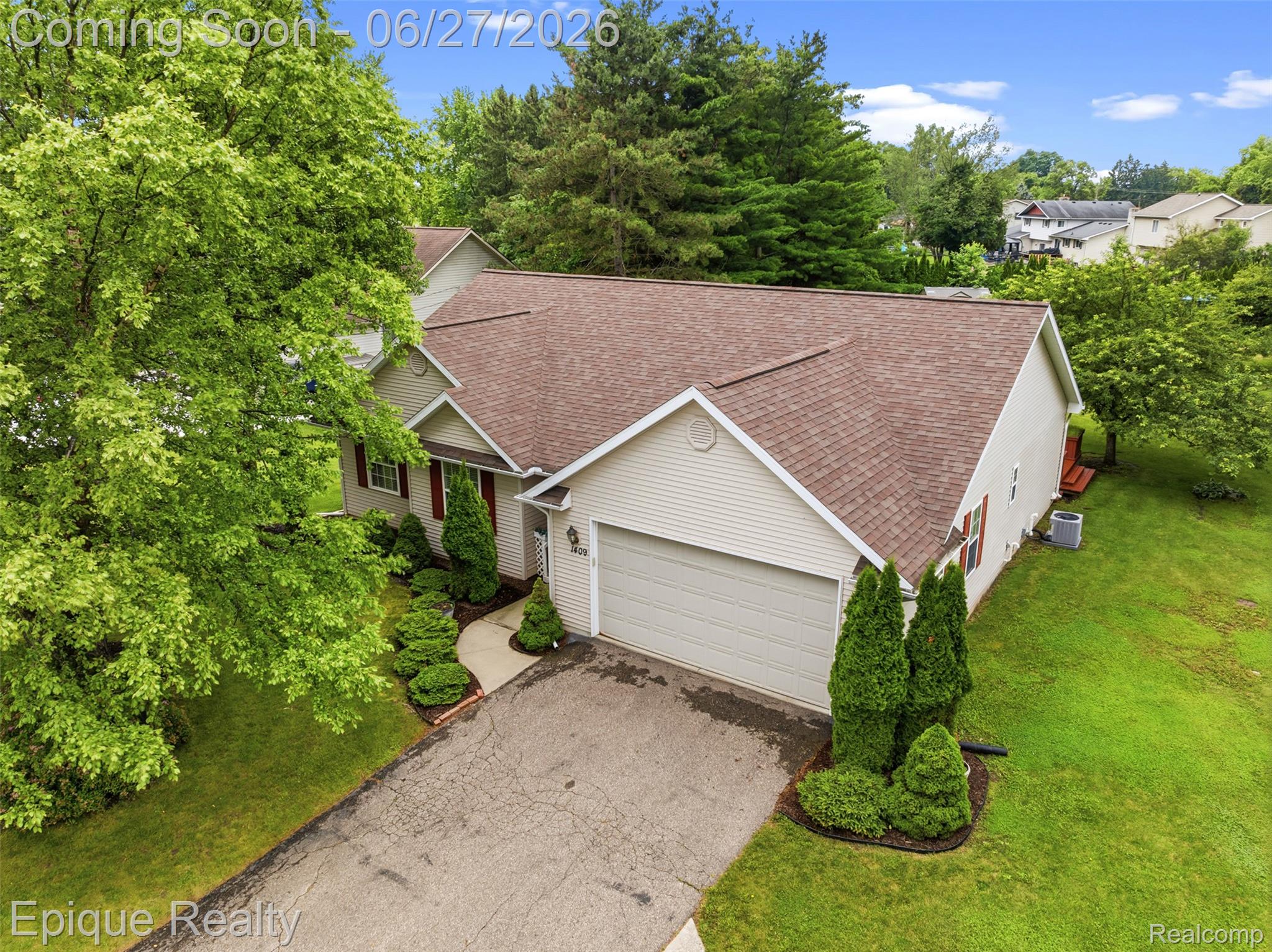 1409 Meadow Green Lane