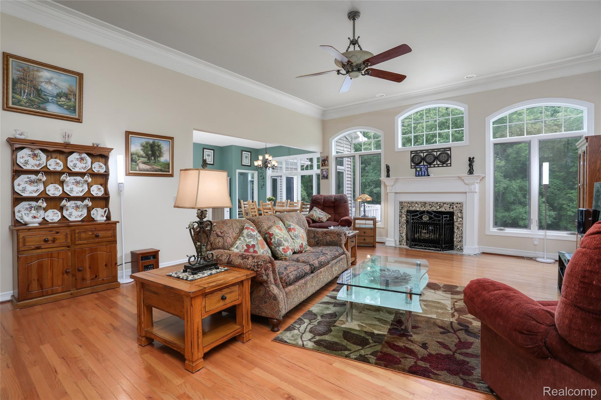 4245 Whittier Lane