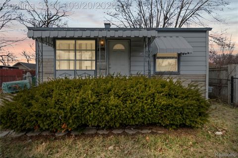 11033 Continental Avenue Warren City MI 48089