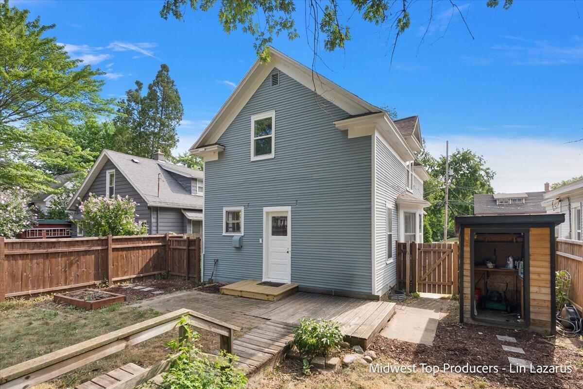 125 Mack Avenue NE