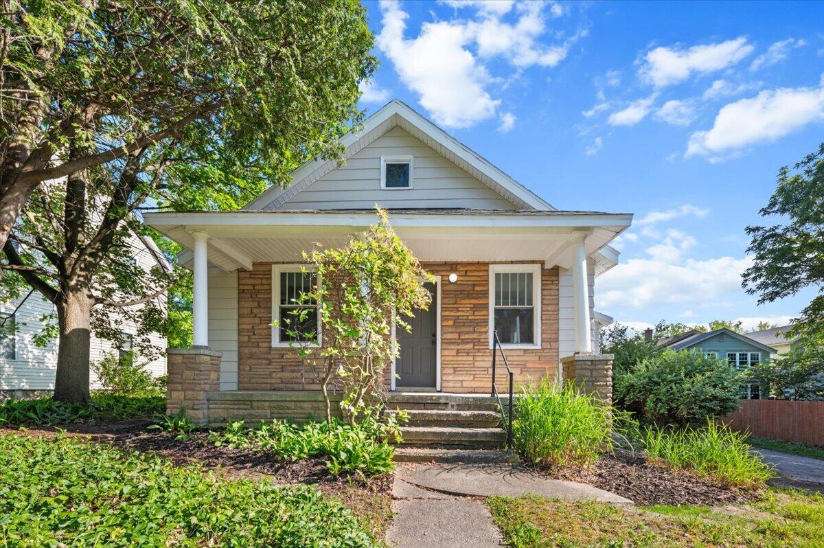 710 Leonard Street NE