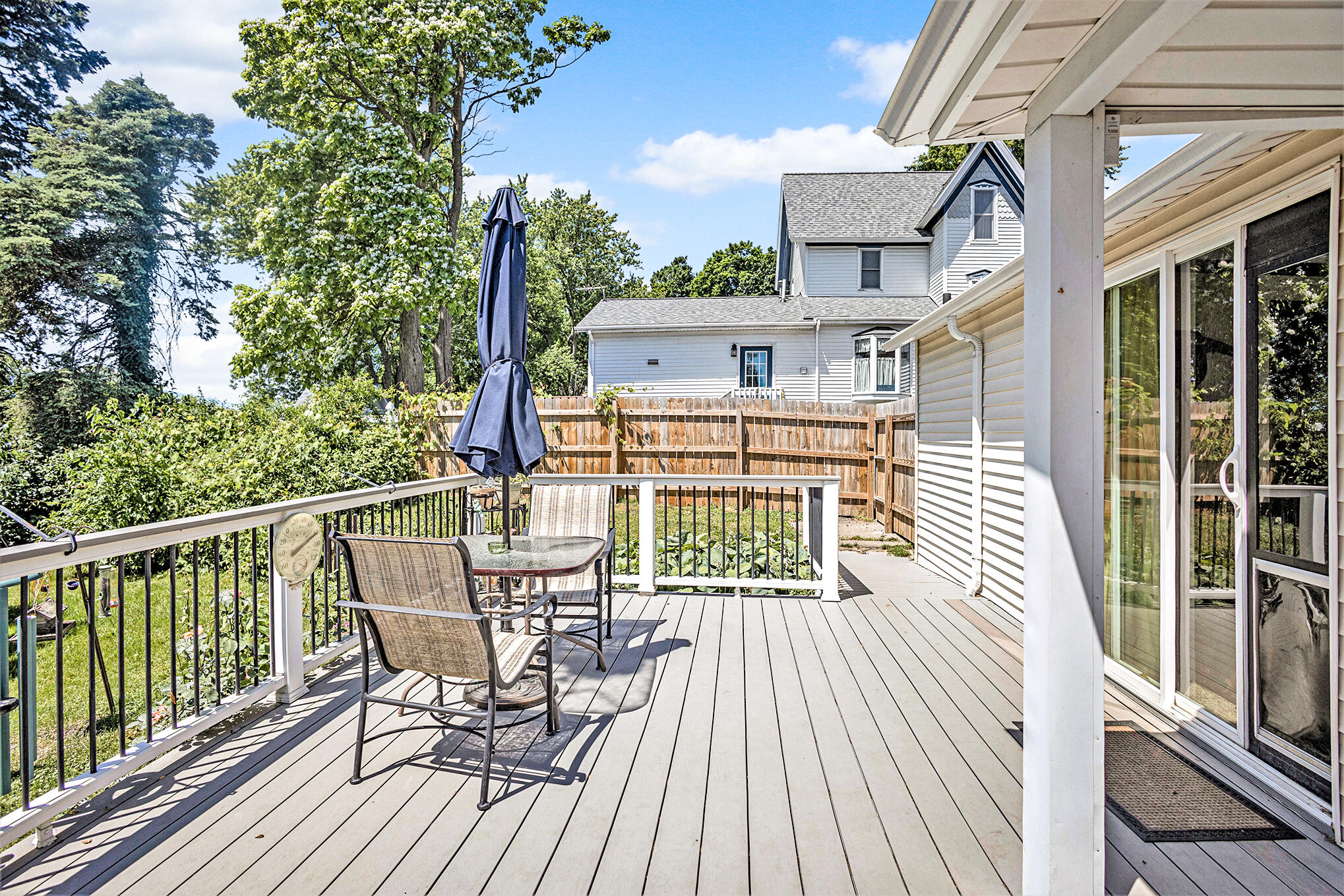 96 E Waterloo Street NW