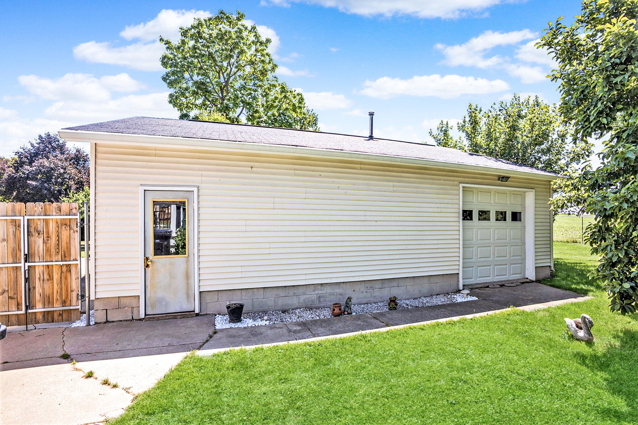 96 E Waterloo Street NW