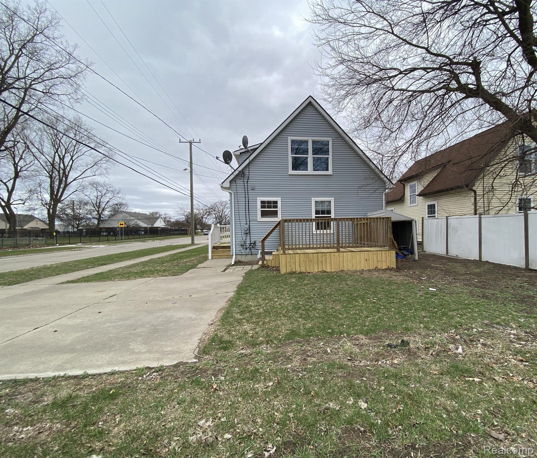 21032 WOODSIDE Avenue