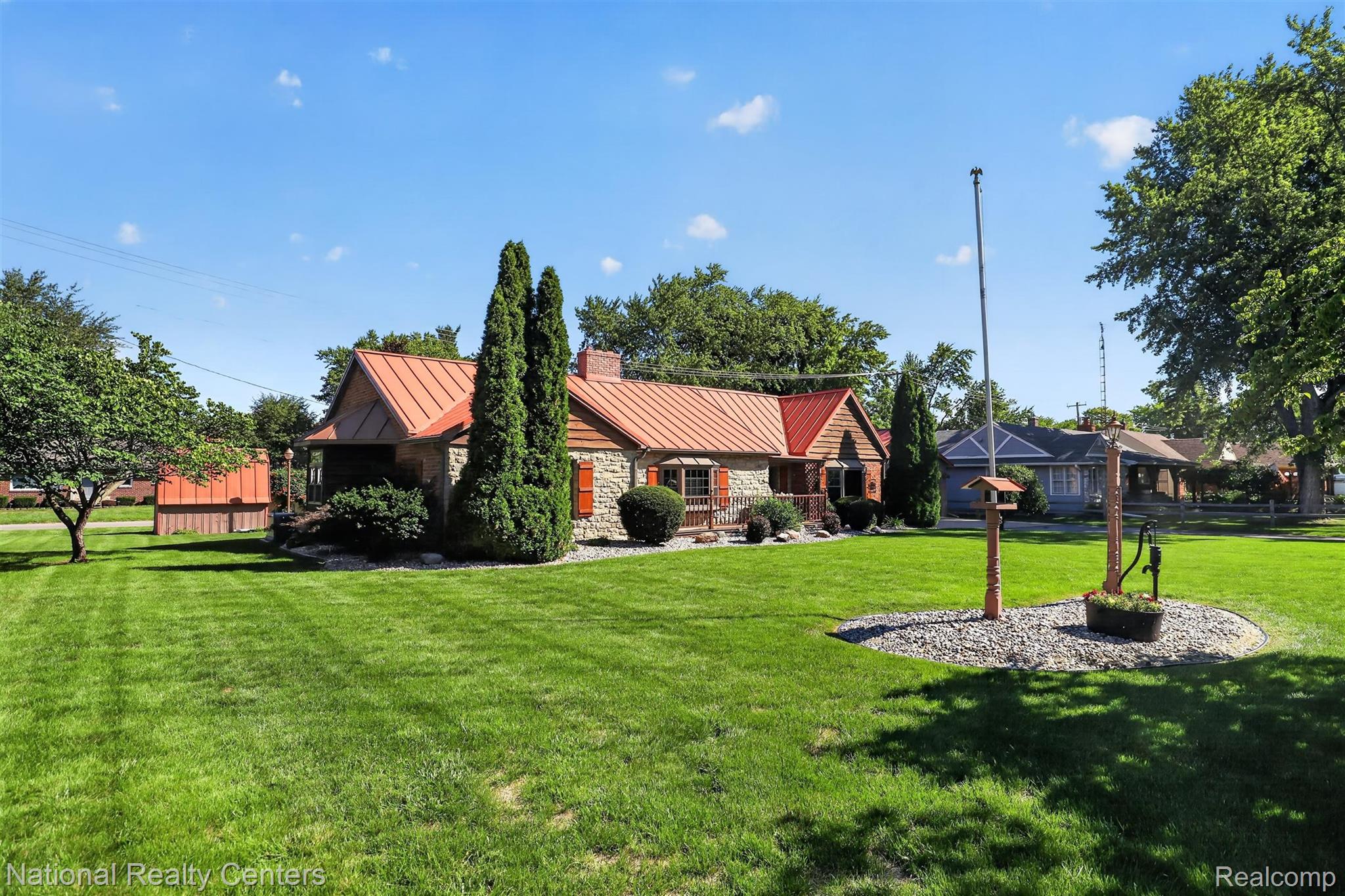 127 W Albain Road
