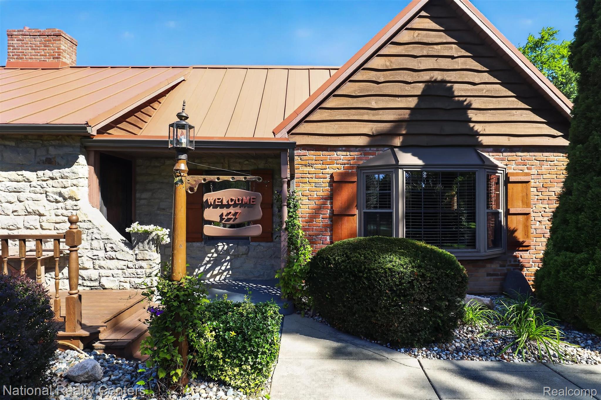 127 W Albain Road