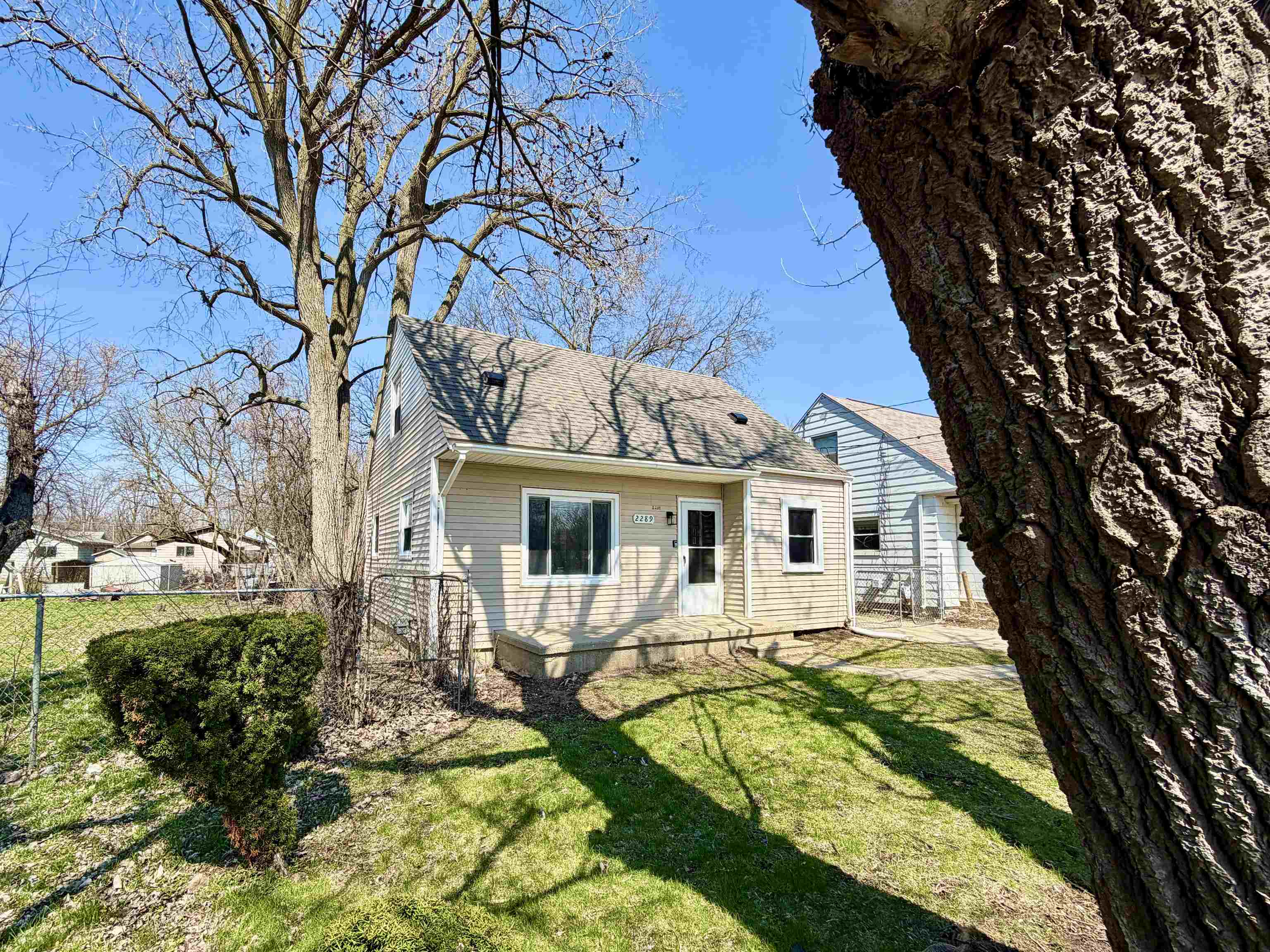 2289 Connell Street