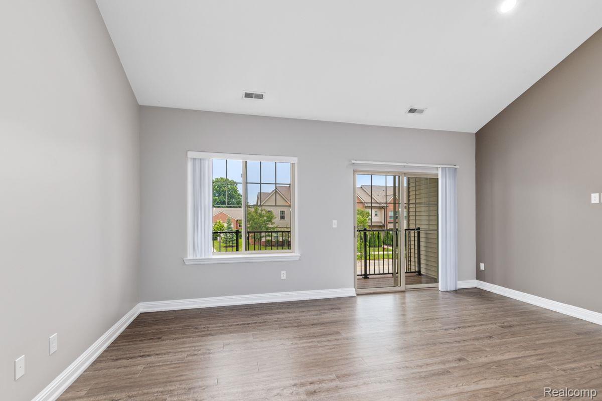 45738 UTICA PARK Boulevard