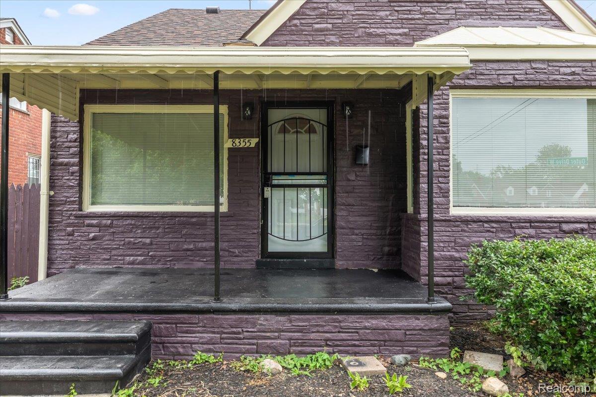8355 W Outer Drive