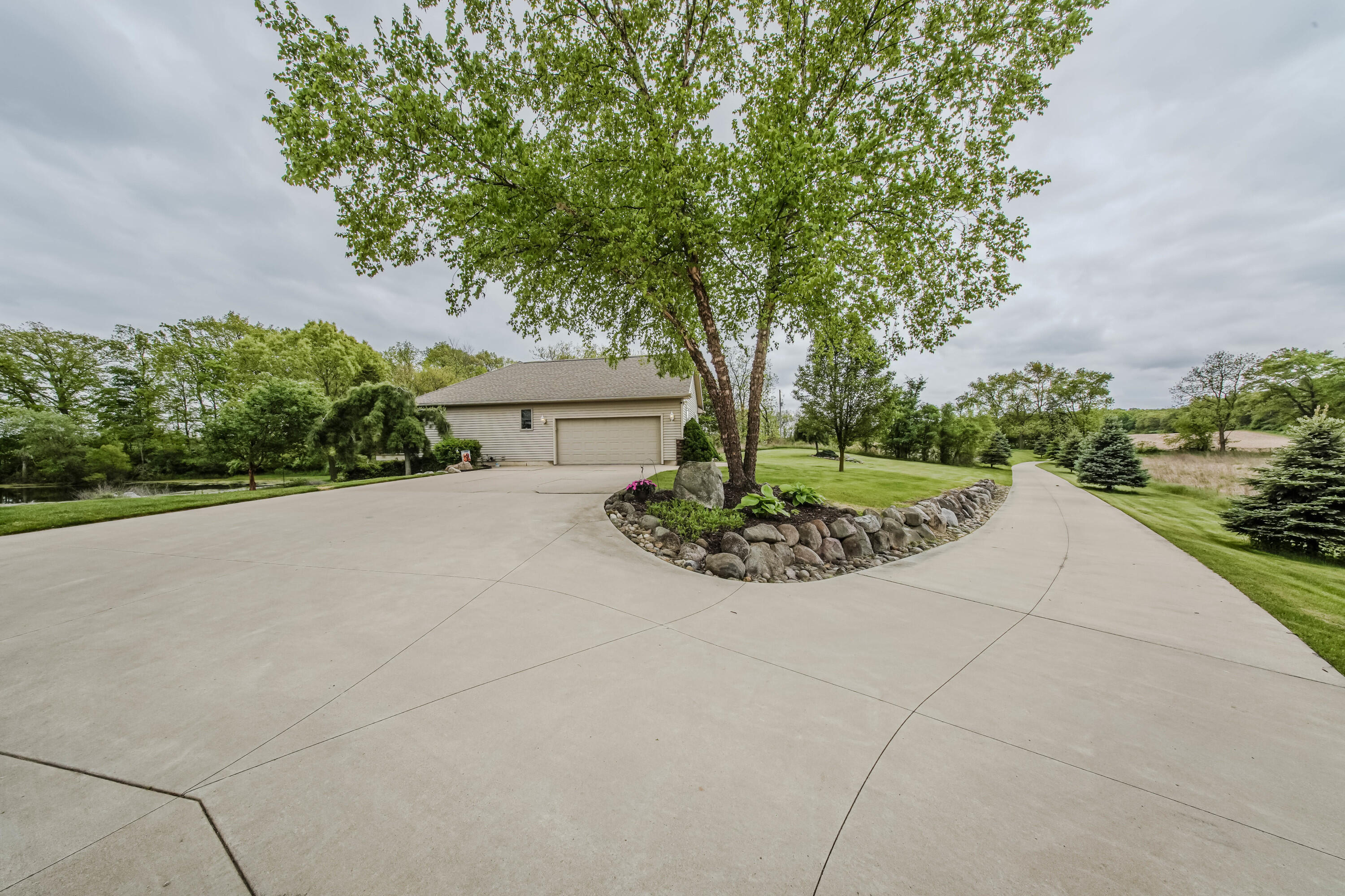 2210 Lindsey Road