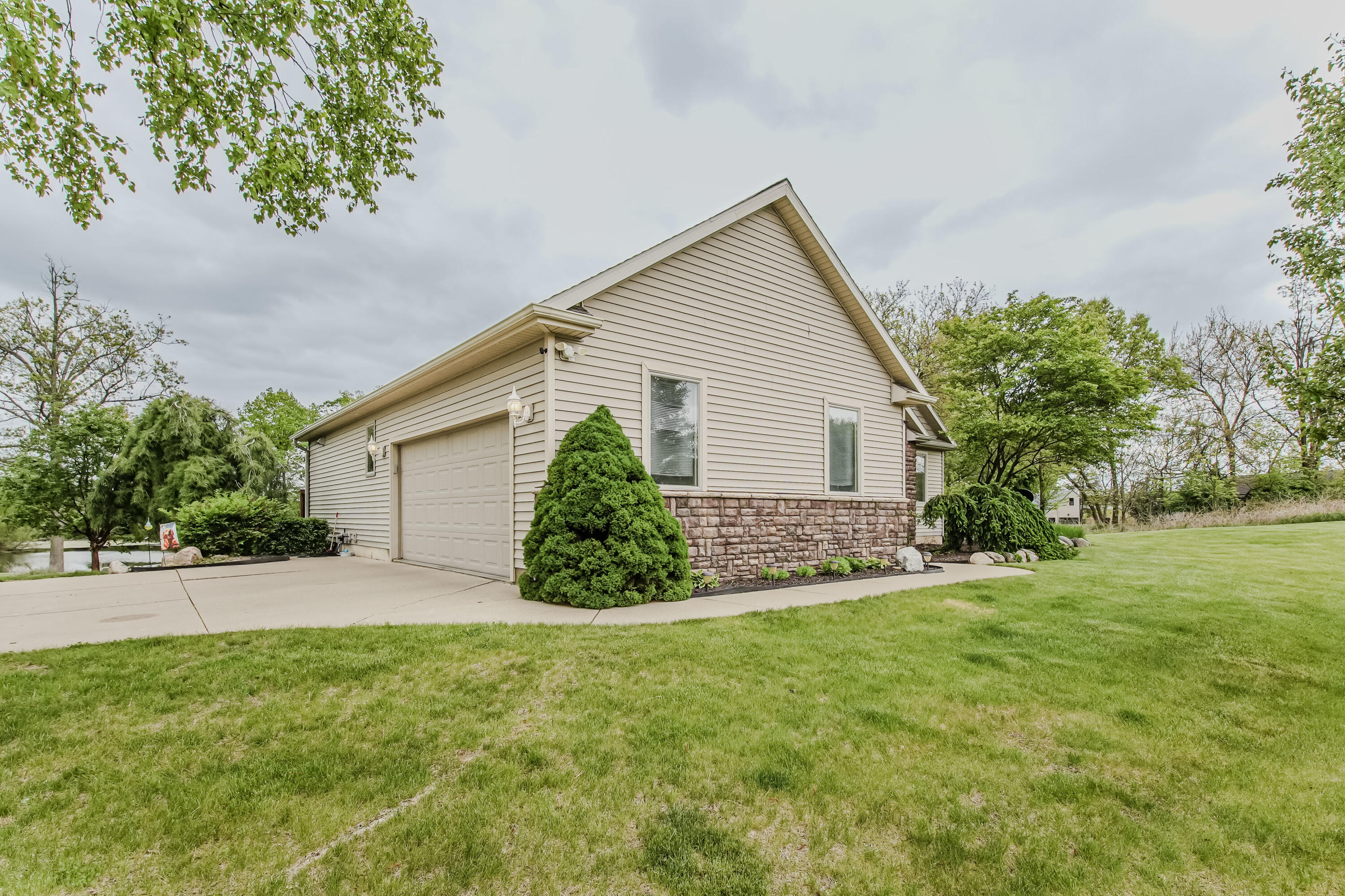 2210 Lindsey Road