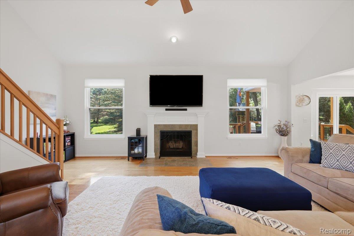 3180 Viking Drive