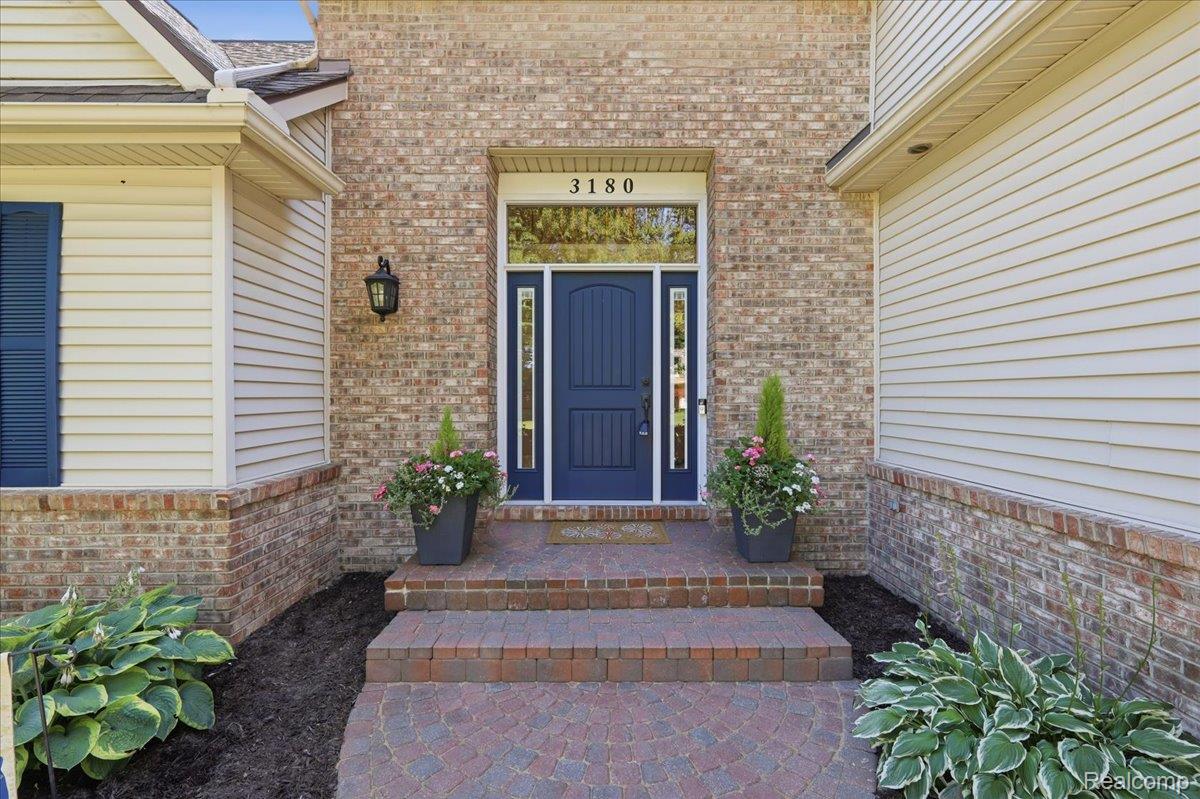 3180 Viking Drive