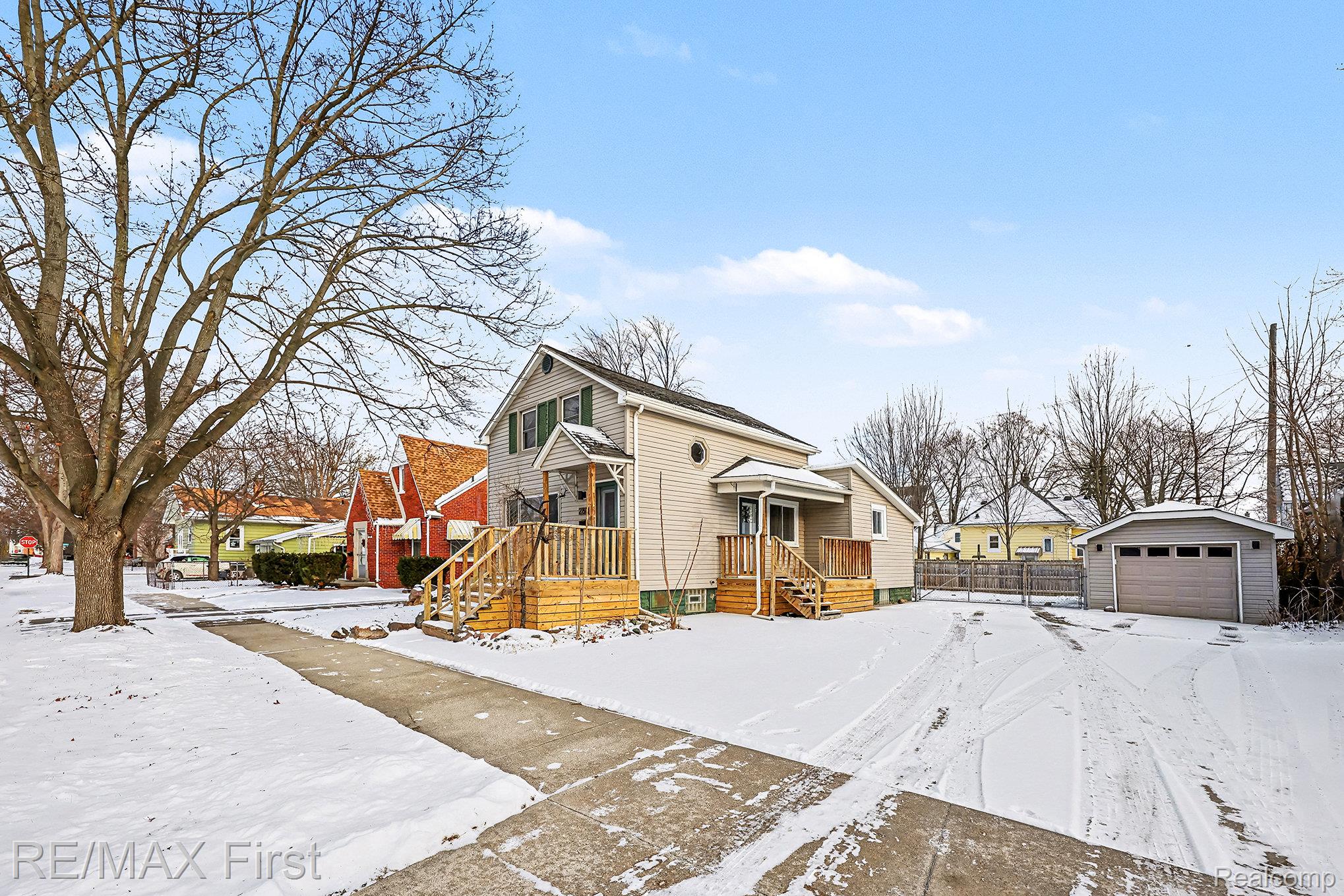 252 N William Street