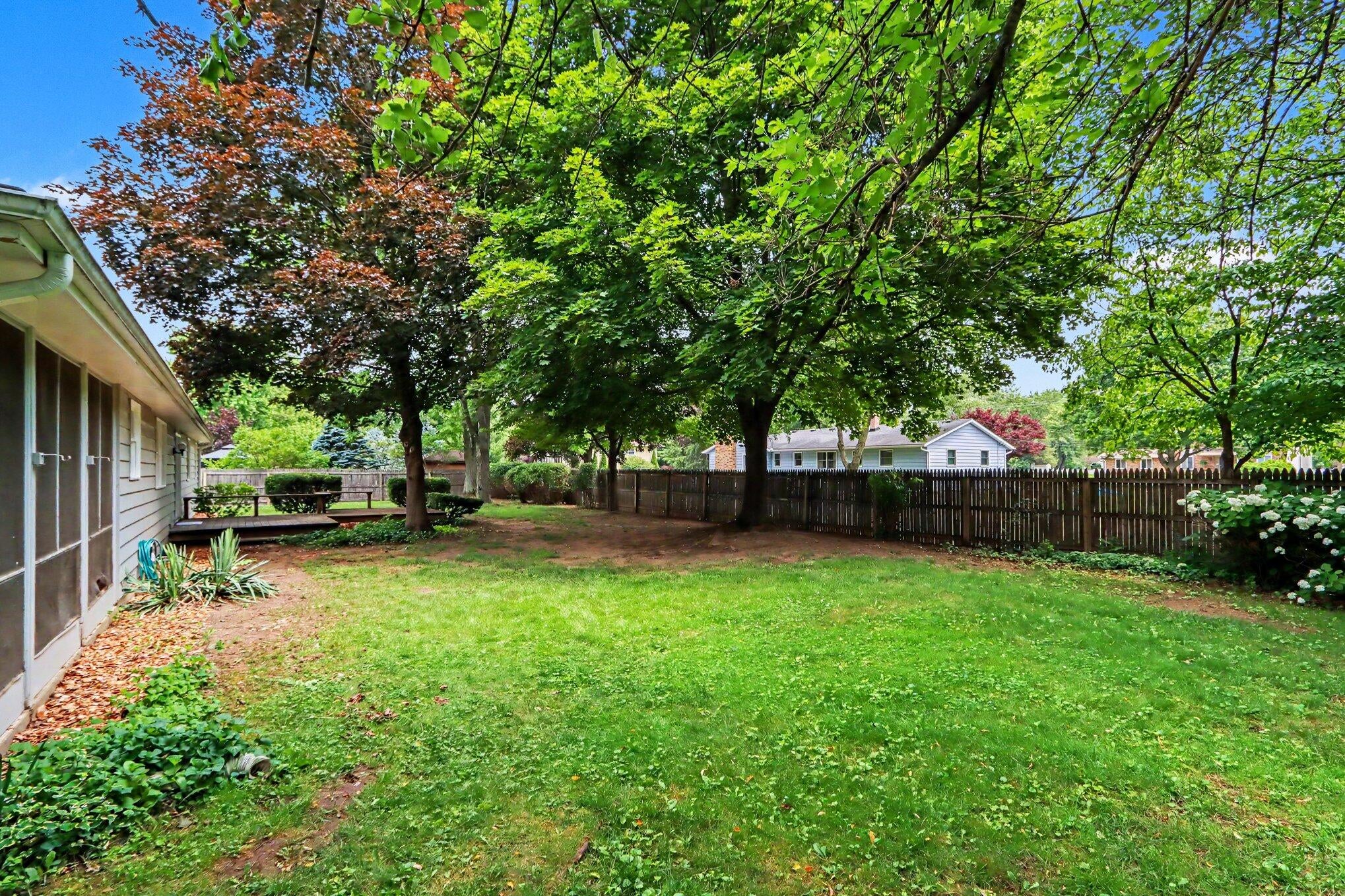 7611 Thrasher Ln