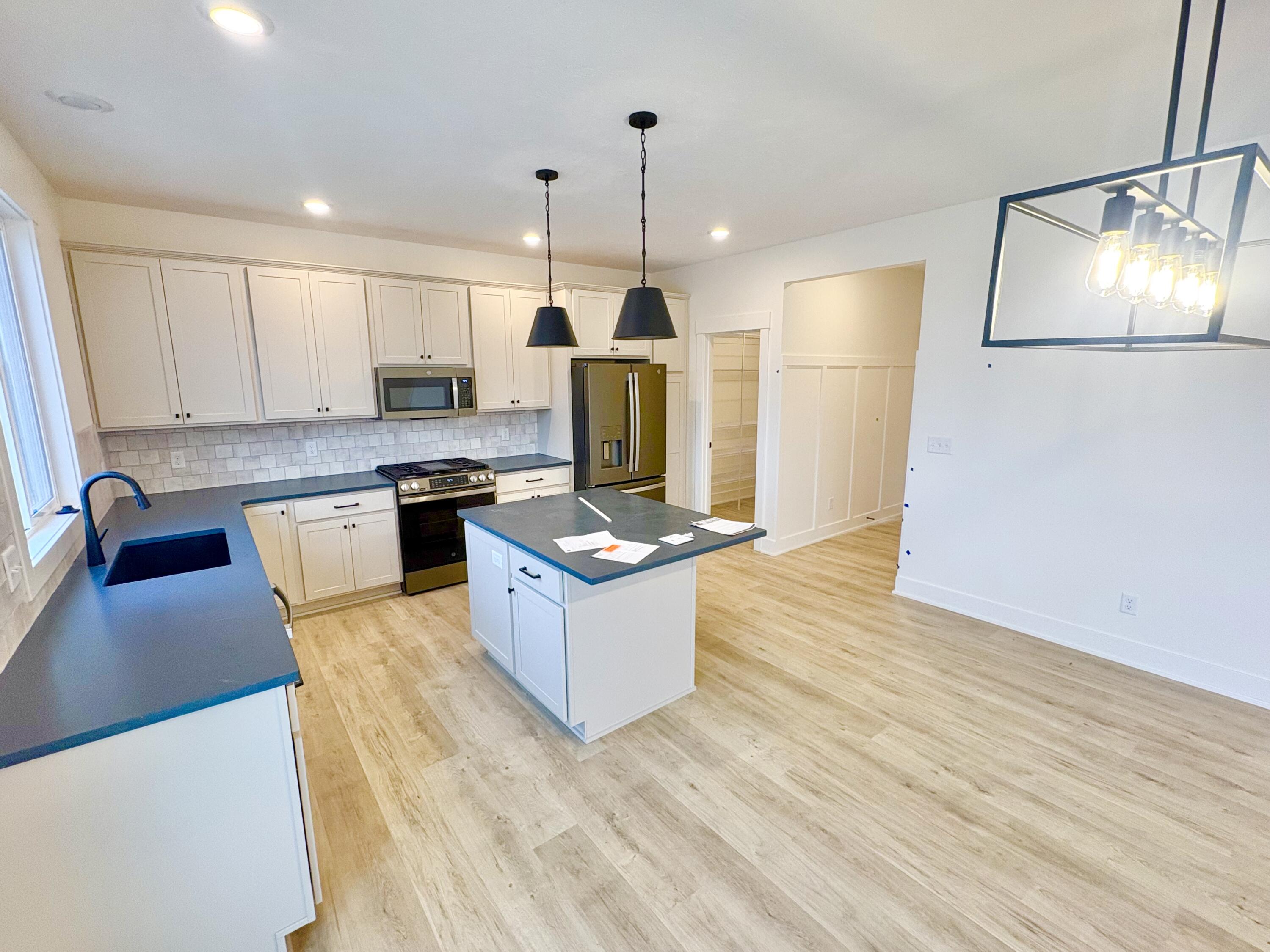 7105 Kettle Dale Avenue SE