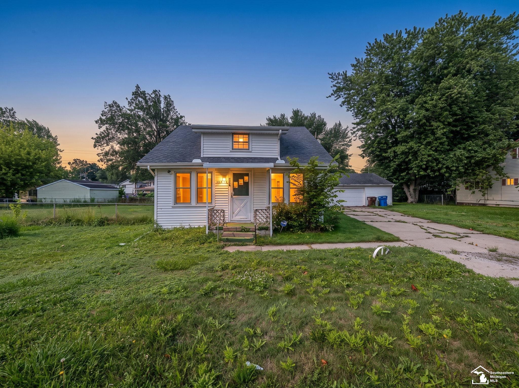 3278 Maplewood Street