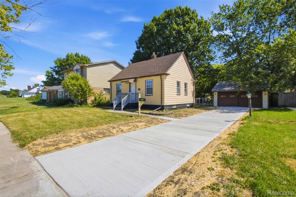 20600 LENNON ST, HARPER WOODS, MI 48225 - Image 6d0d7e2c126368aaa6da54096d298efd/486556223