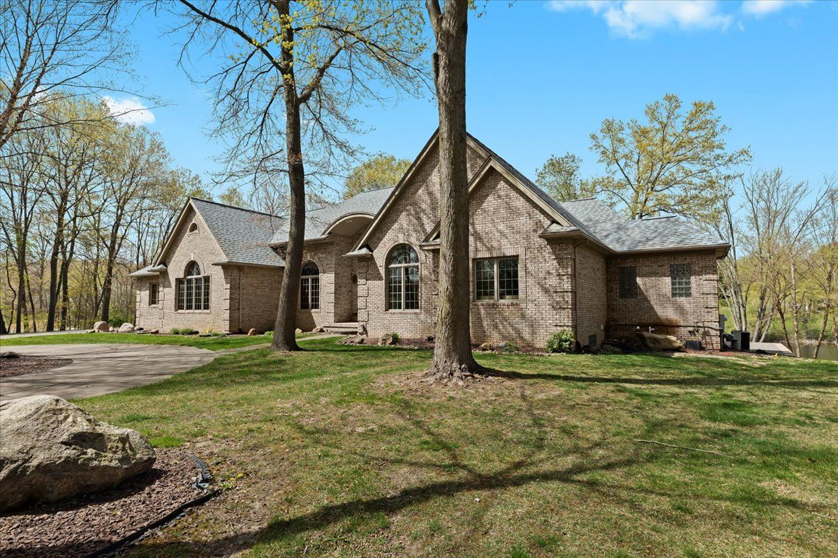 9997 APPLEGATE Lane