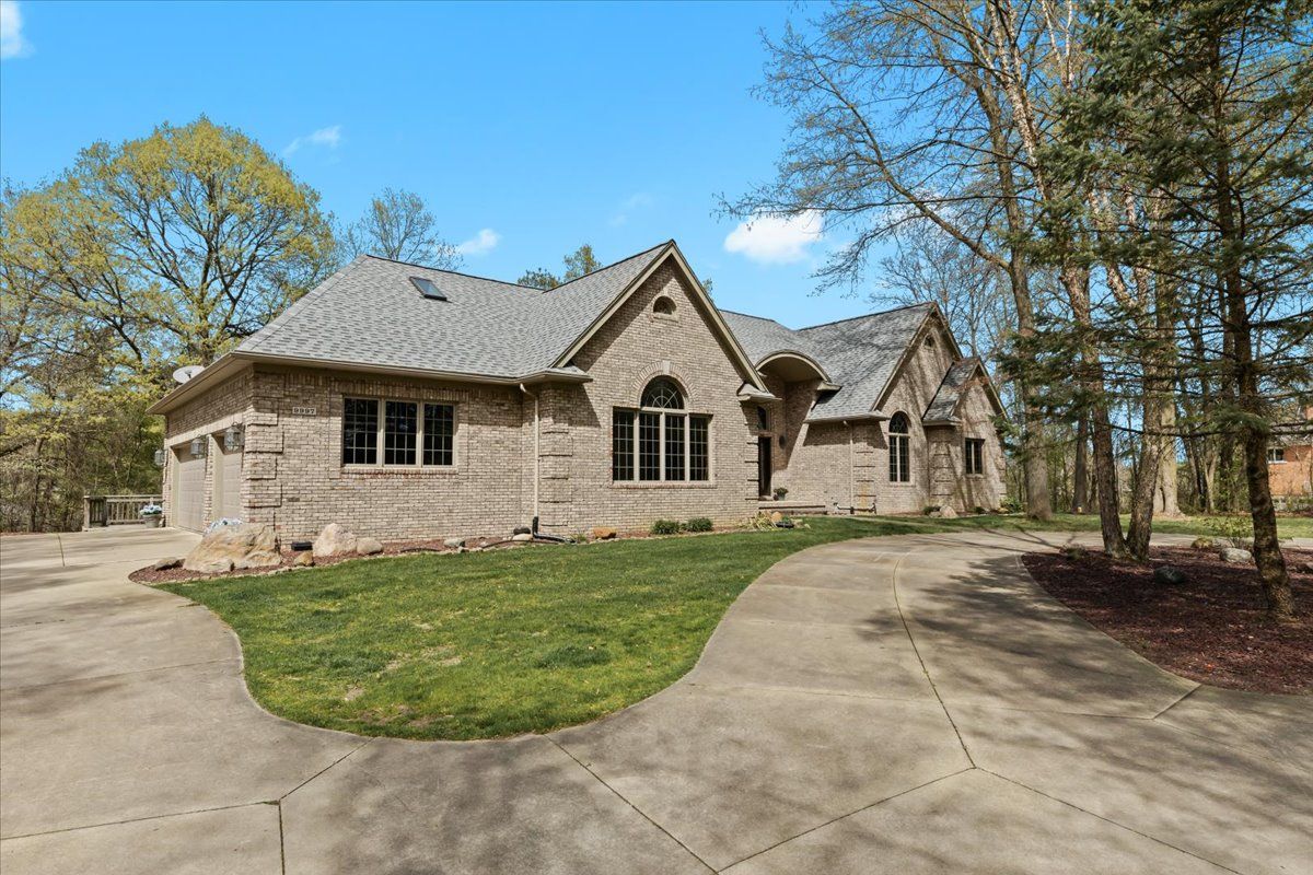 9997 APPLEGATE Lane