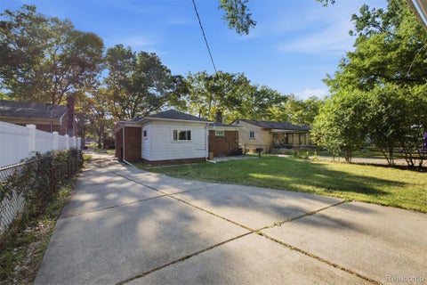Tiny photo for 21840 Kenosha Street, Oak Park City, MI 48237 (MLS # 20261085132)