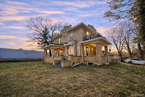 21855 Schoenherr Road Warren City MI 48089