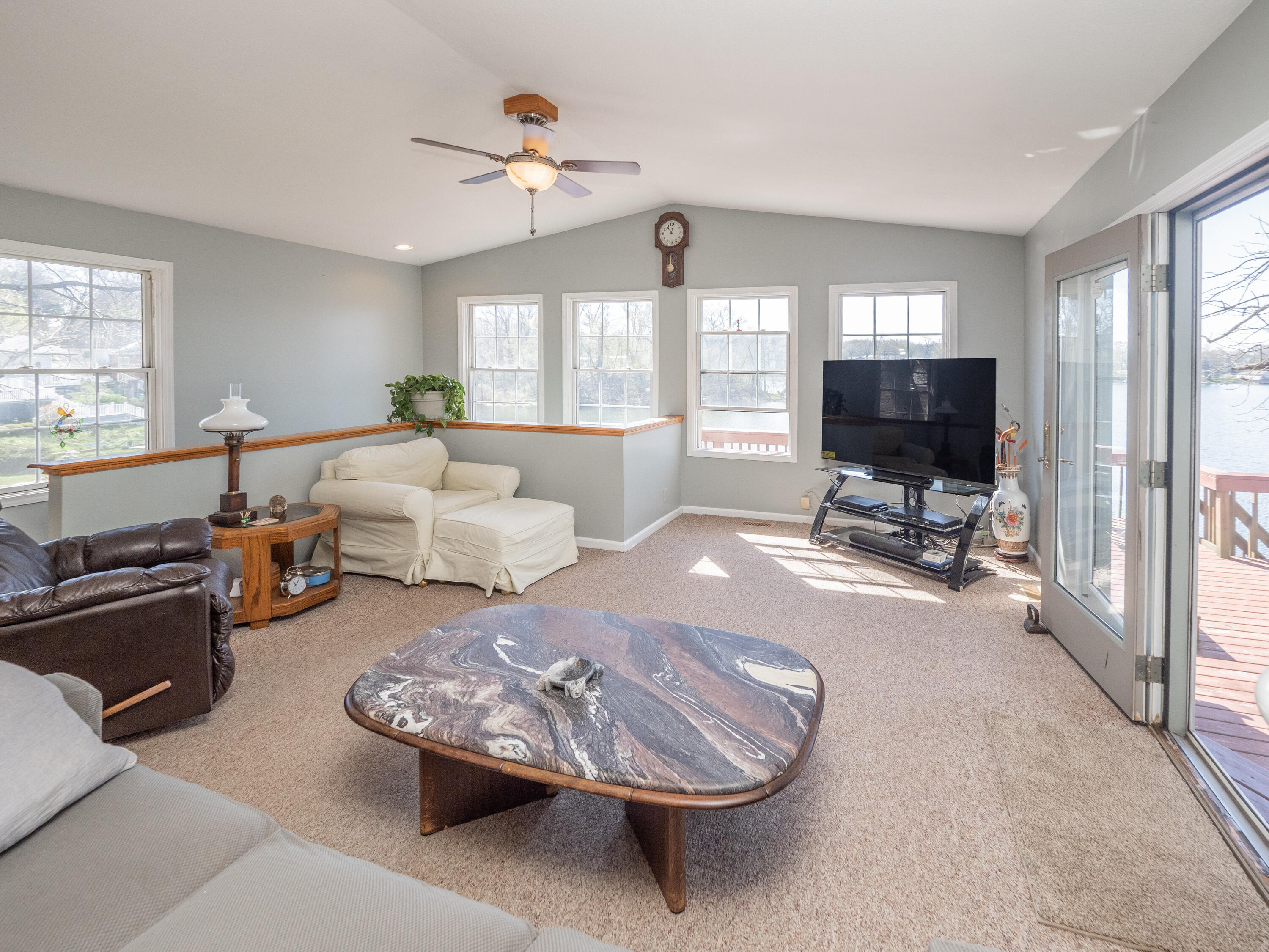 11915 Lakeway Street