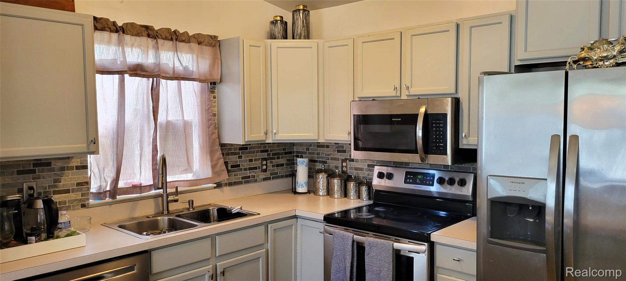 Grand Blanc City, Michigan 48439, United States, 3 Bedrooms Bedrooms, ,3 BathroomsBathrooms,Residential,Active,203576