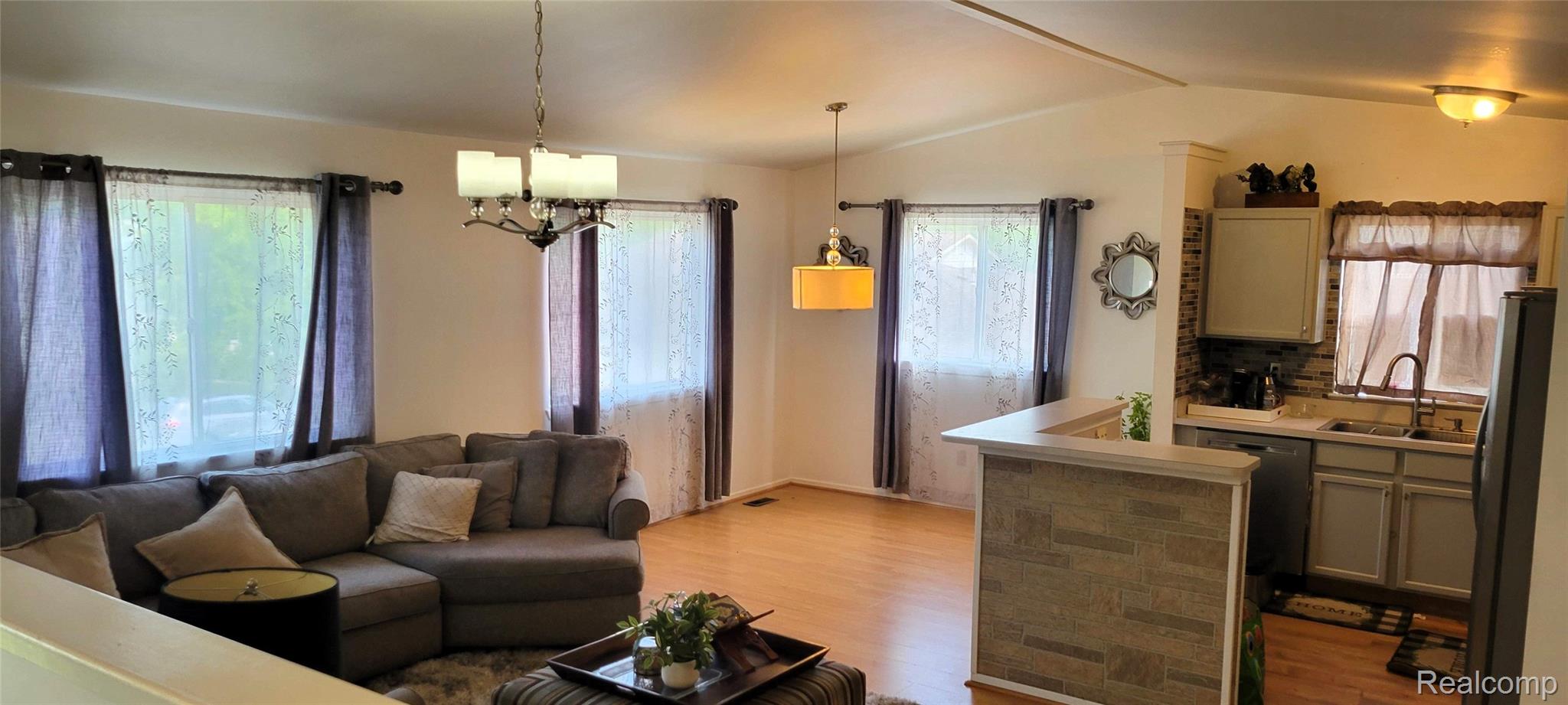 Grand Blanc City, Michigan 48439, United States, 3 Bedrooms Bedrooms, ,3 BathroomsBathrooms,Residential,Active,203576