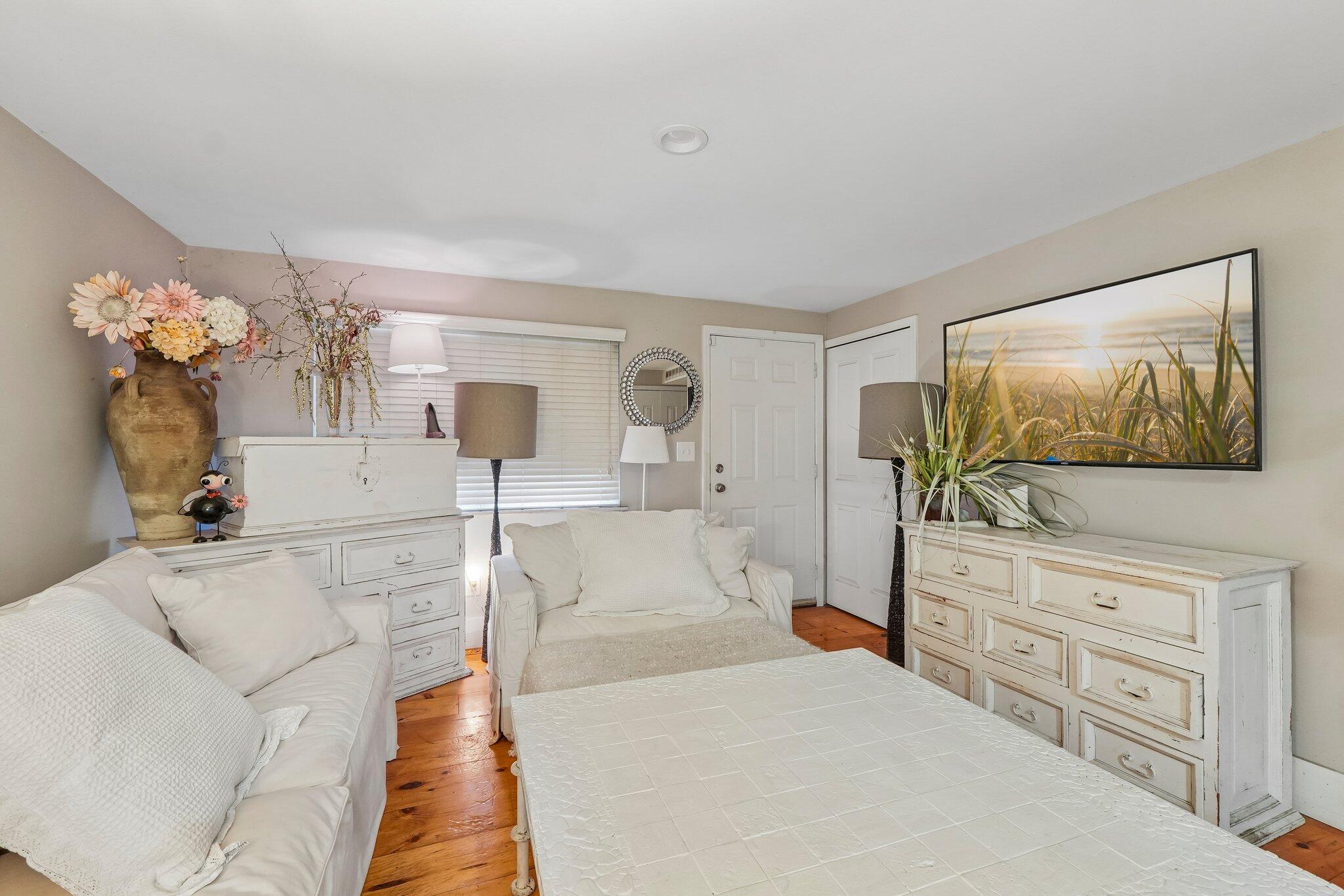 7 Burlingame Court