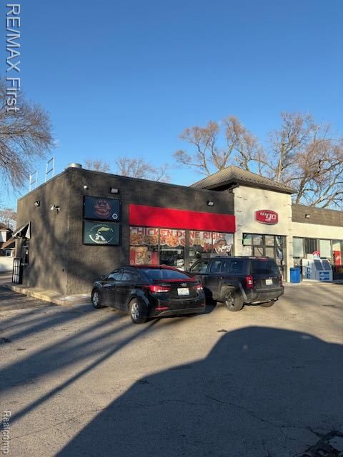 4925 E Eight Mile Road Warren City MI 48091