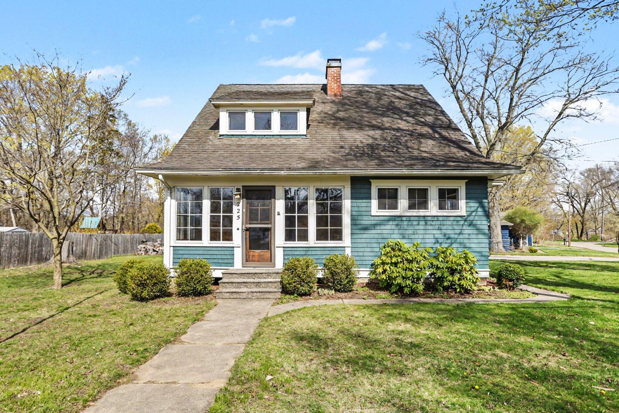 225 Sutherland Avenue