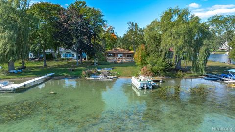 6351 Alden Drive West Bloomfield Charter Township MI 48324
