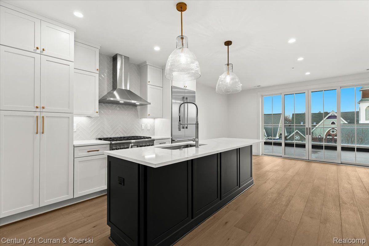 156 N CENTER Street UNIT 303