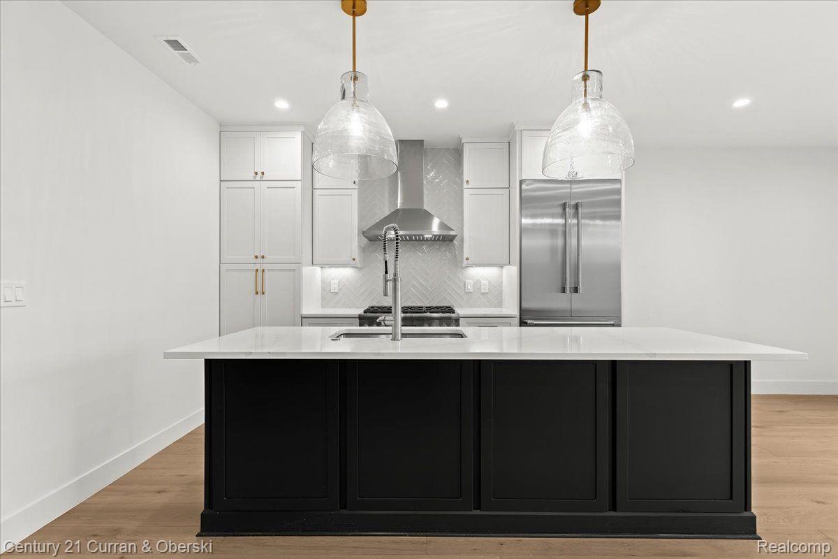 156 N CENTER Street UNIT 303