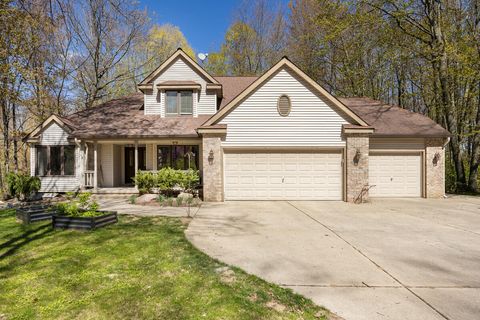 Photo of 15056 Oakwood Drive, Big Rapids Charter Township, MI 49307 (MLS # 72026022965)