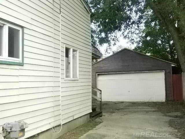 28098 Maple Street