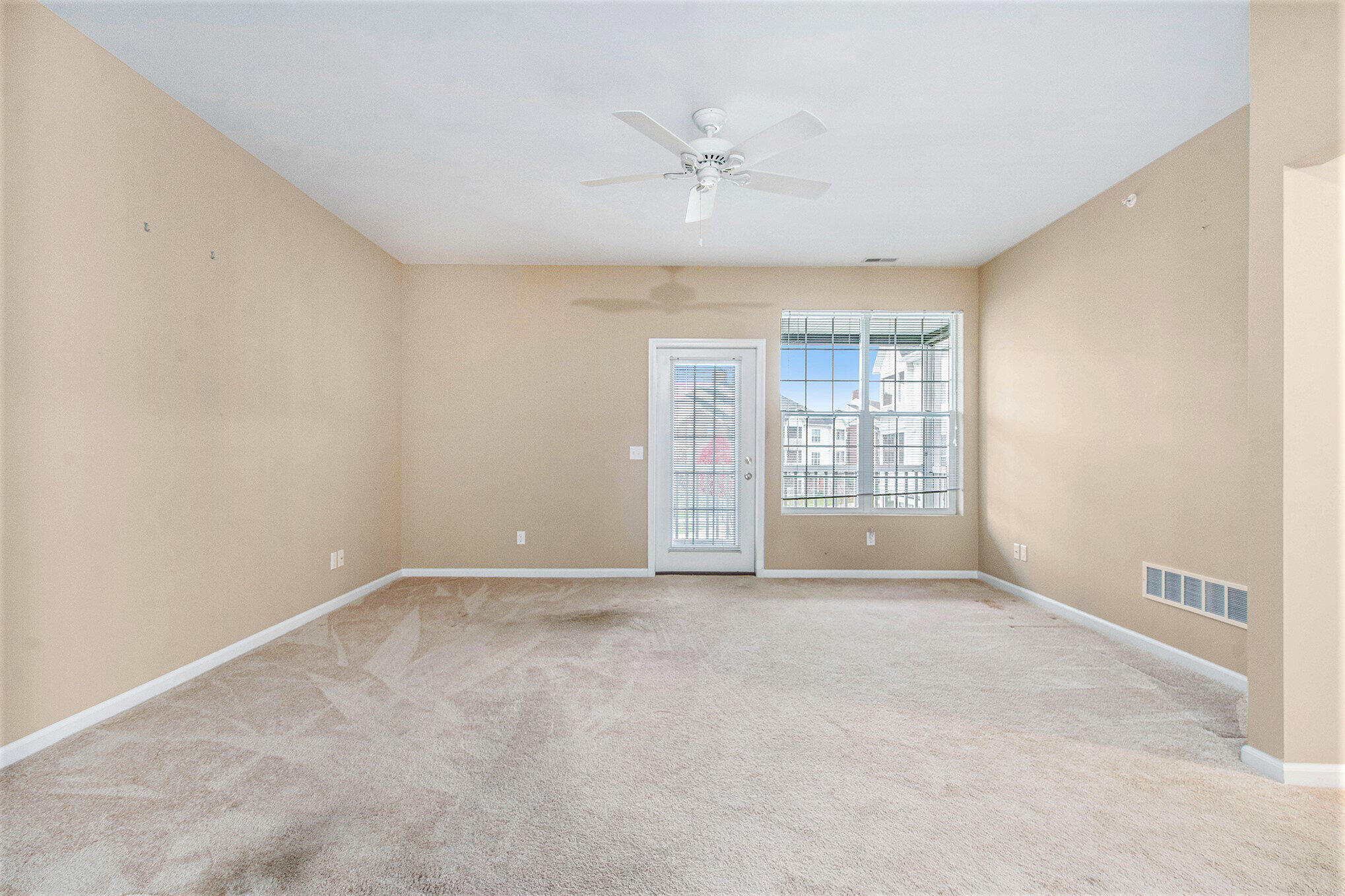 1041 E Summerfield Glen