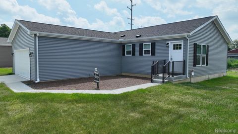 4414 MAPLE LEAF Trail Flint City MI 48506