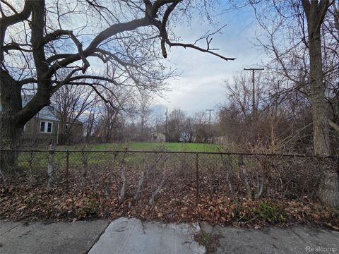 256-2 CEDARDALE Avenue Pontiac City MI 48341