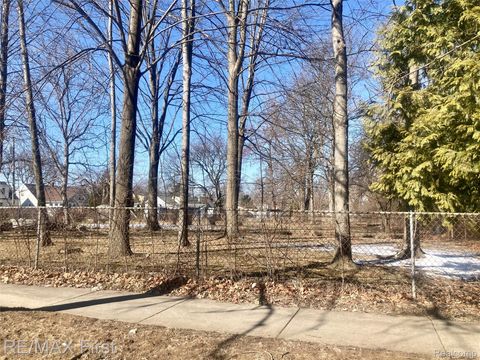 Vac Albert Avenue Royal Oak City MI 48073