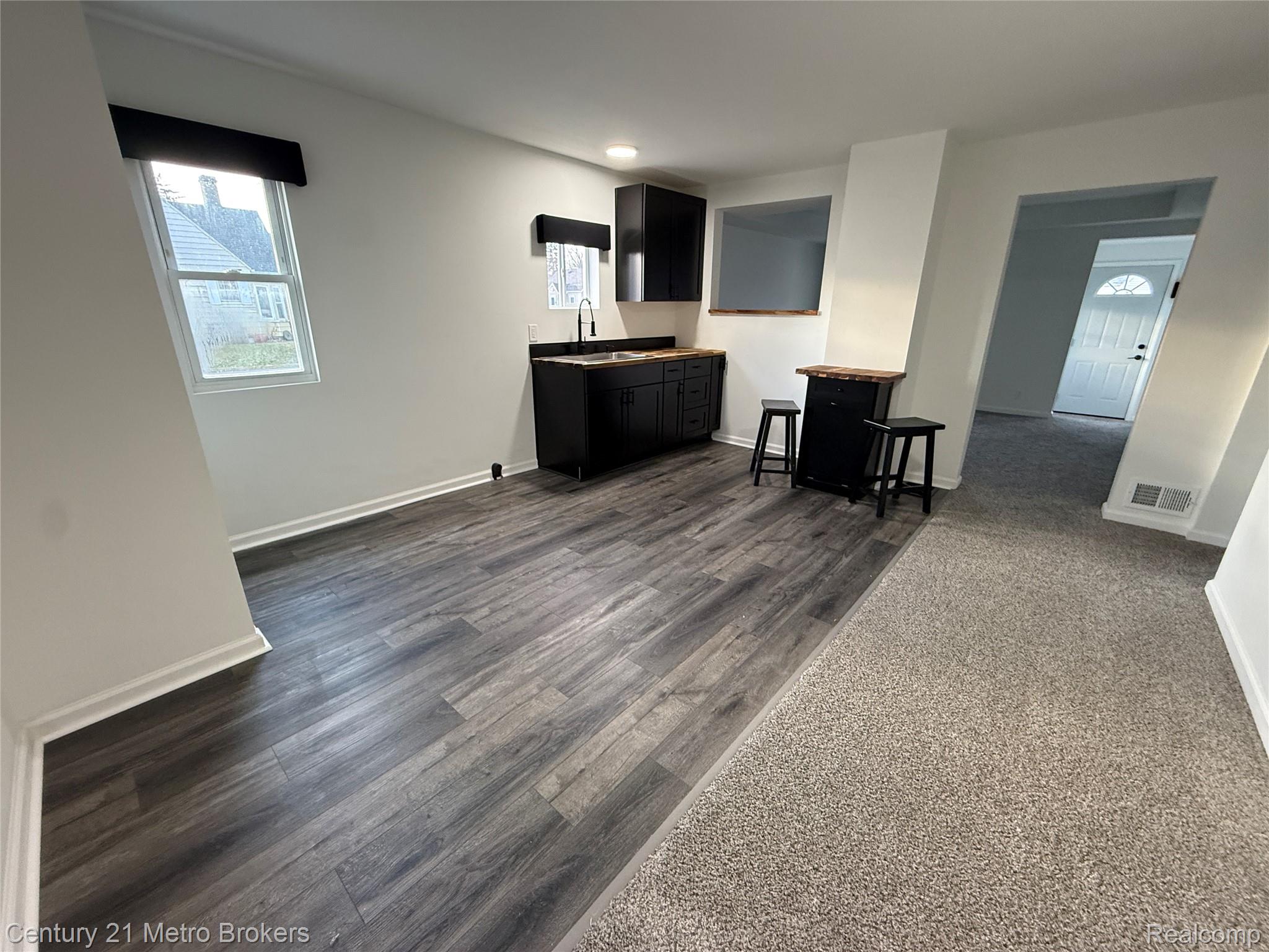 2098 E Scottwood Avenue