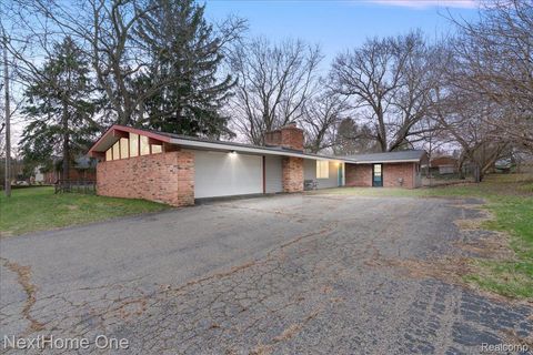 1014 S Adelaide Street Fenton City MI 48430
