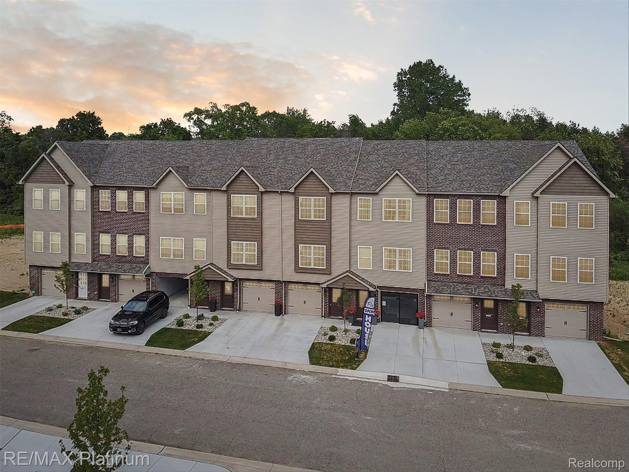 1665 Pinecroft Lane