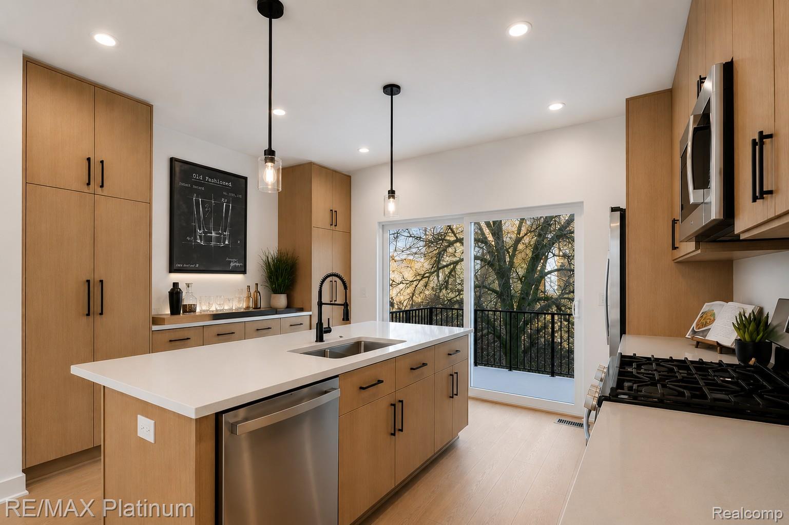 1665 Pinecroft Lane