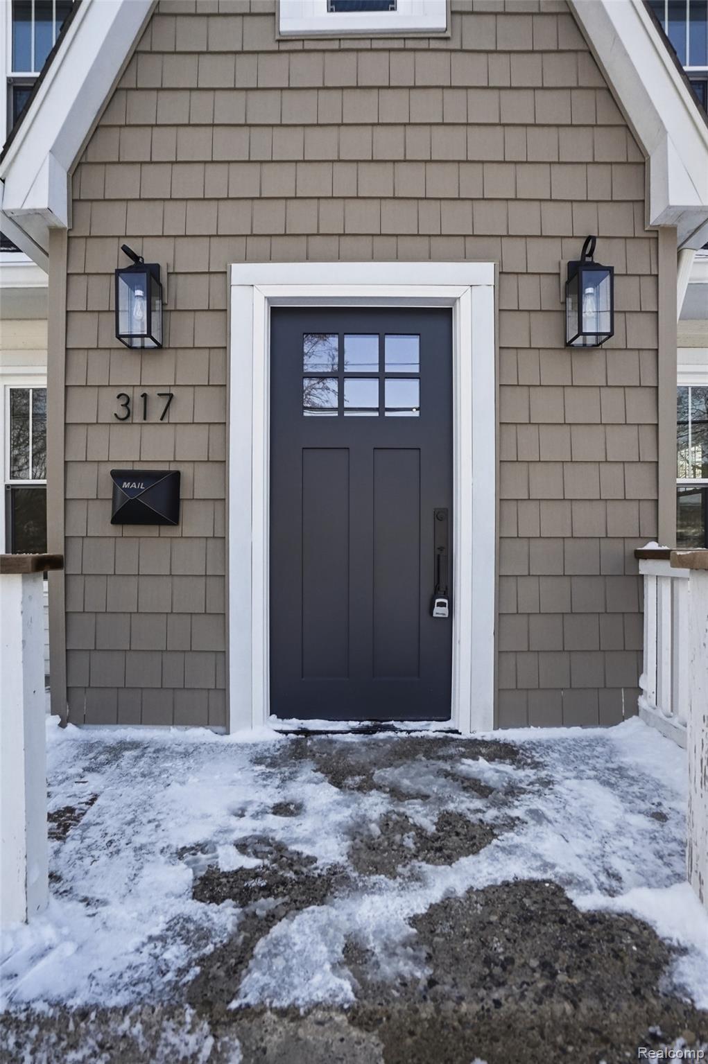 317 W Saint Clair Street